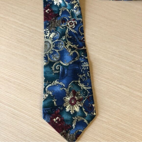 💕2/$16💕Bialucci Collection 100% Silk Patterned Tie - Picture 2 of 4
